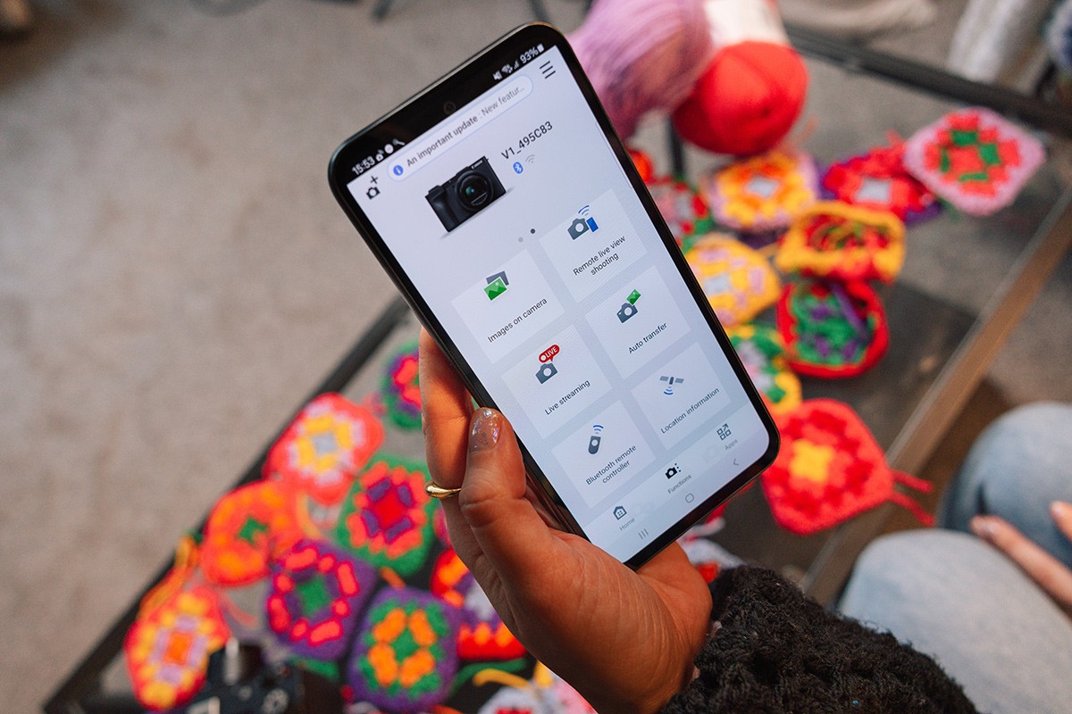 Smartphone mit Camersa Connect App